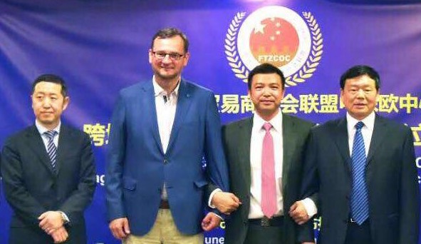 James Wu gets his picture taken with former PM Petr Nečas. 2016.